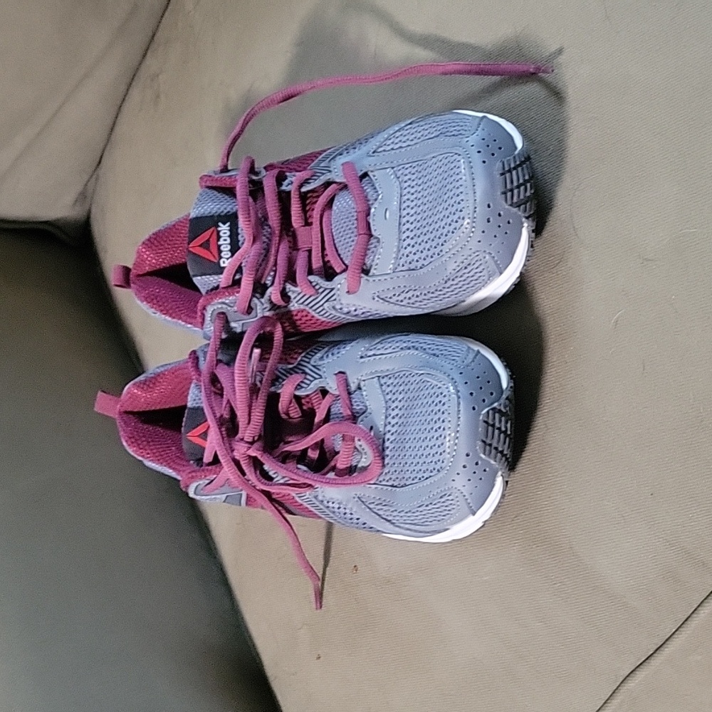 Reebok runner 8.5 women's gray and maroon shoes